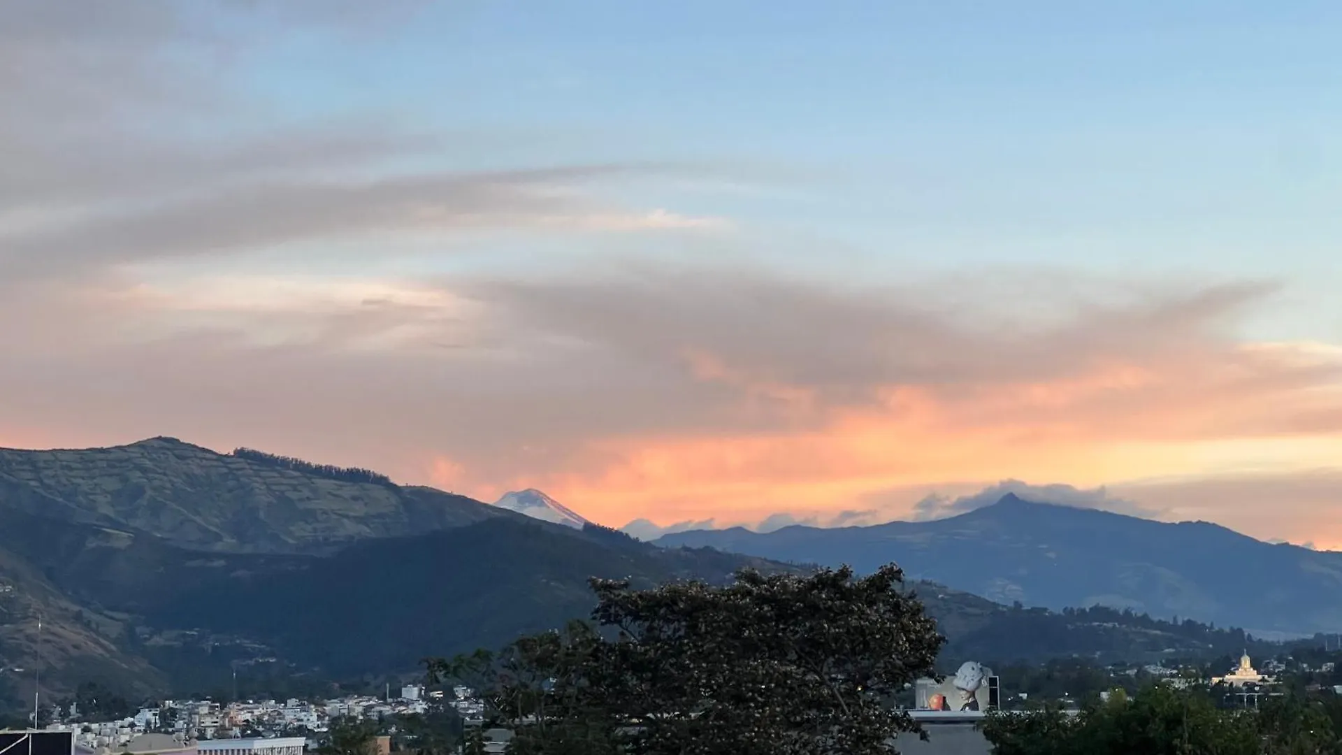 Homestay Bed And Breakfast En Cumbaya Centro Quito