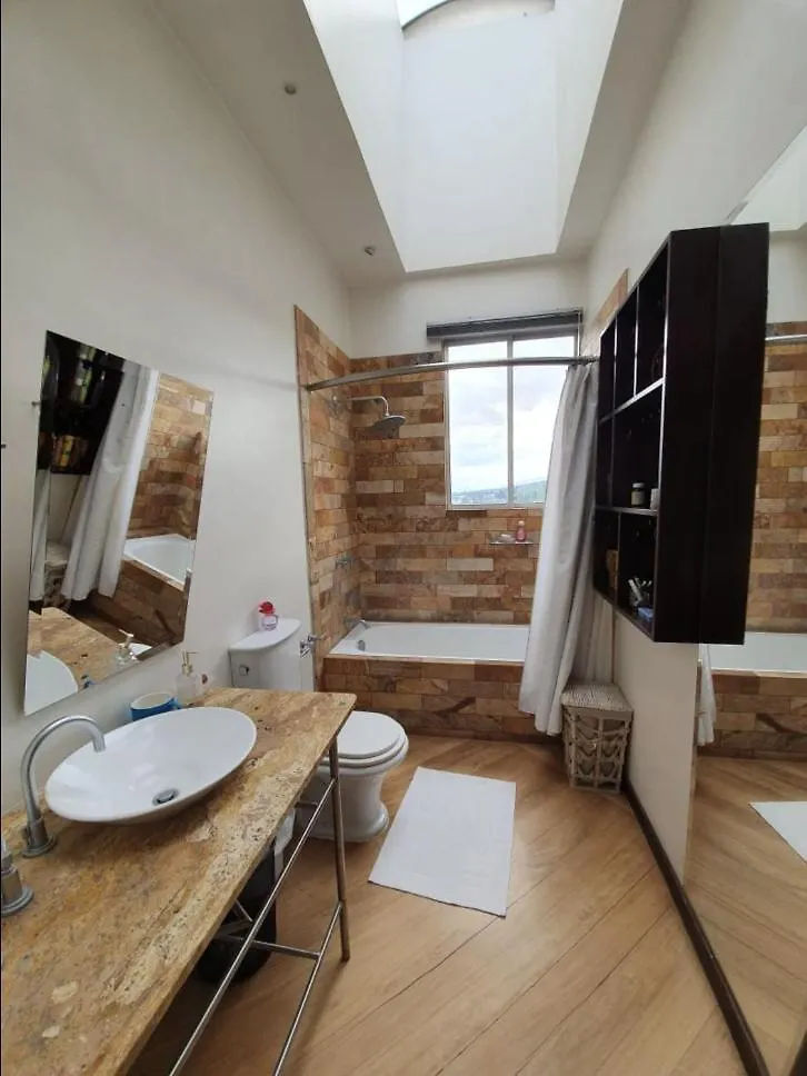 Homestay Bed And Breakfast En Cumbaya Centro Quito